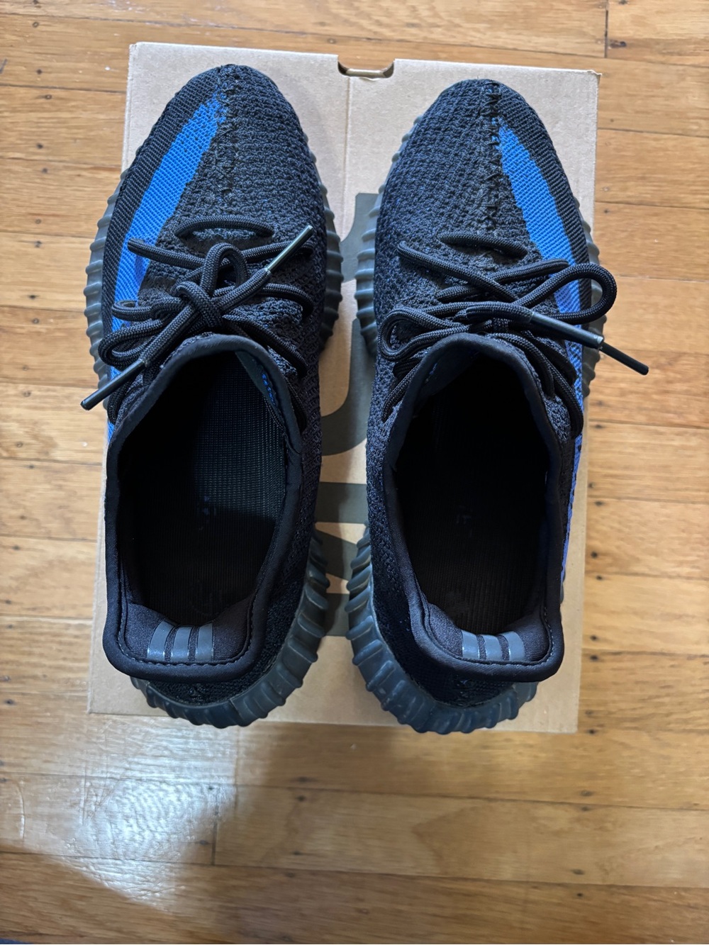 Size 9.5 - adidas Yeezy Boost 350 V2 Low Dazzling Blue